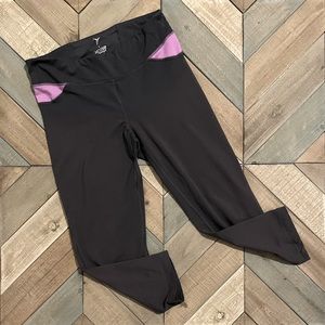 Old Navy active crop leggings. size S.